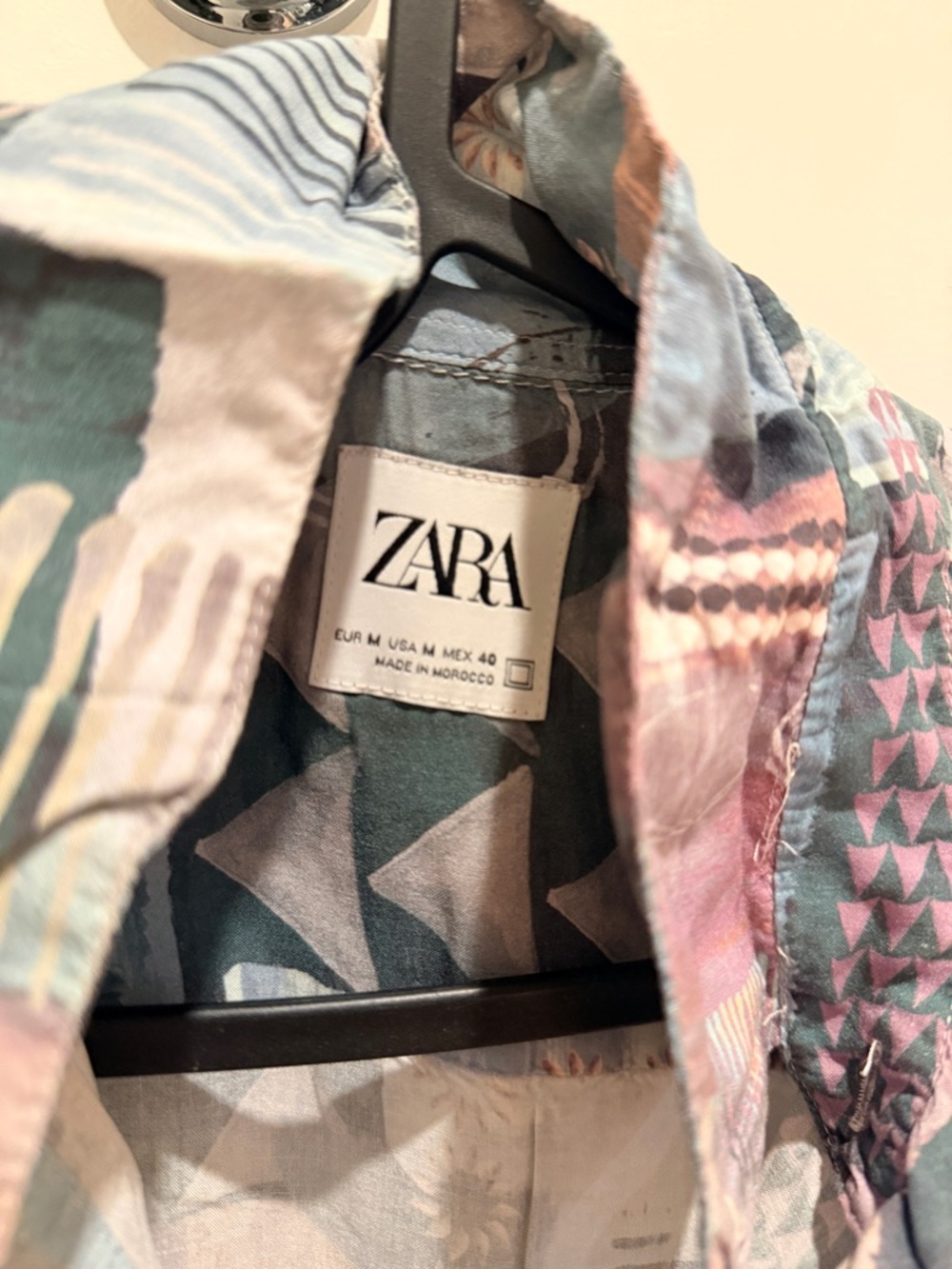 ZARA Men's Short Sleeve Button-Down Shirt in Teal, Pink & Gray Geometric Print - Picture 2 of 2